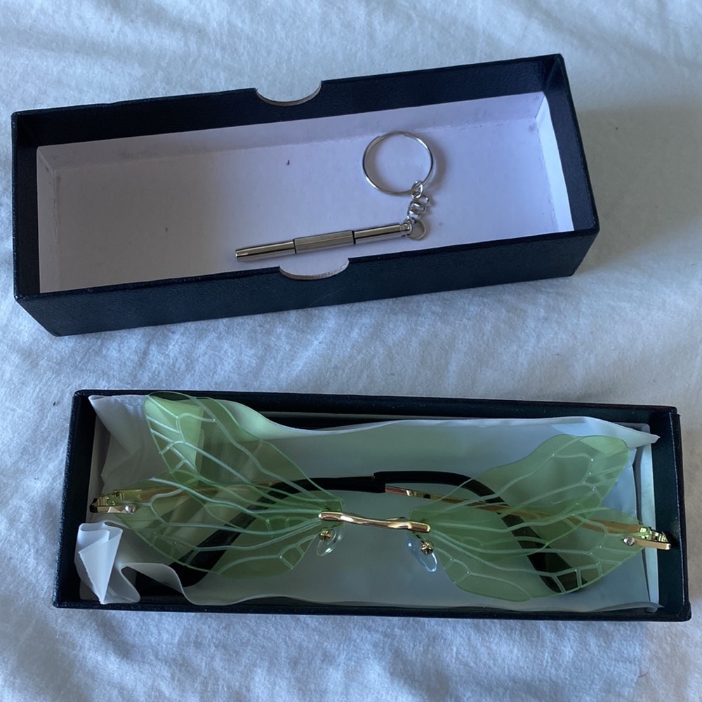 Butterfly sunglasses - Picture 2 of 3
